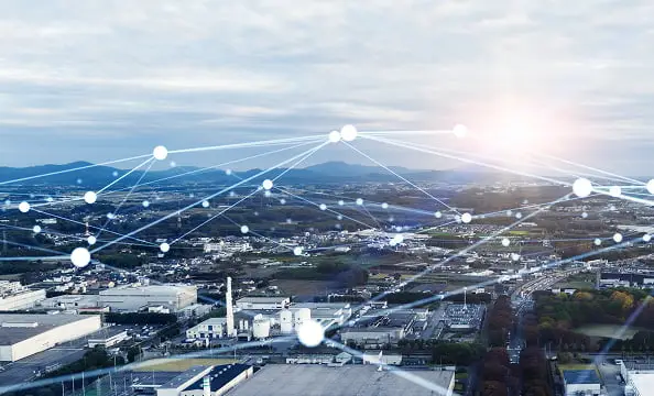 山々や街並みの風景にネットワークを表す線や点が重ねられた様子。
