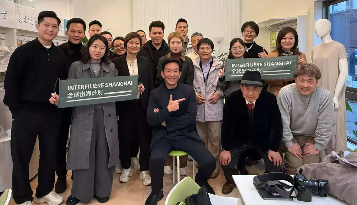 繊研時装諮詢(上海)有限公司の日本企業視察ツアーでサプライヤーが来社され弊社社長が講演いたしました。